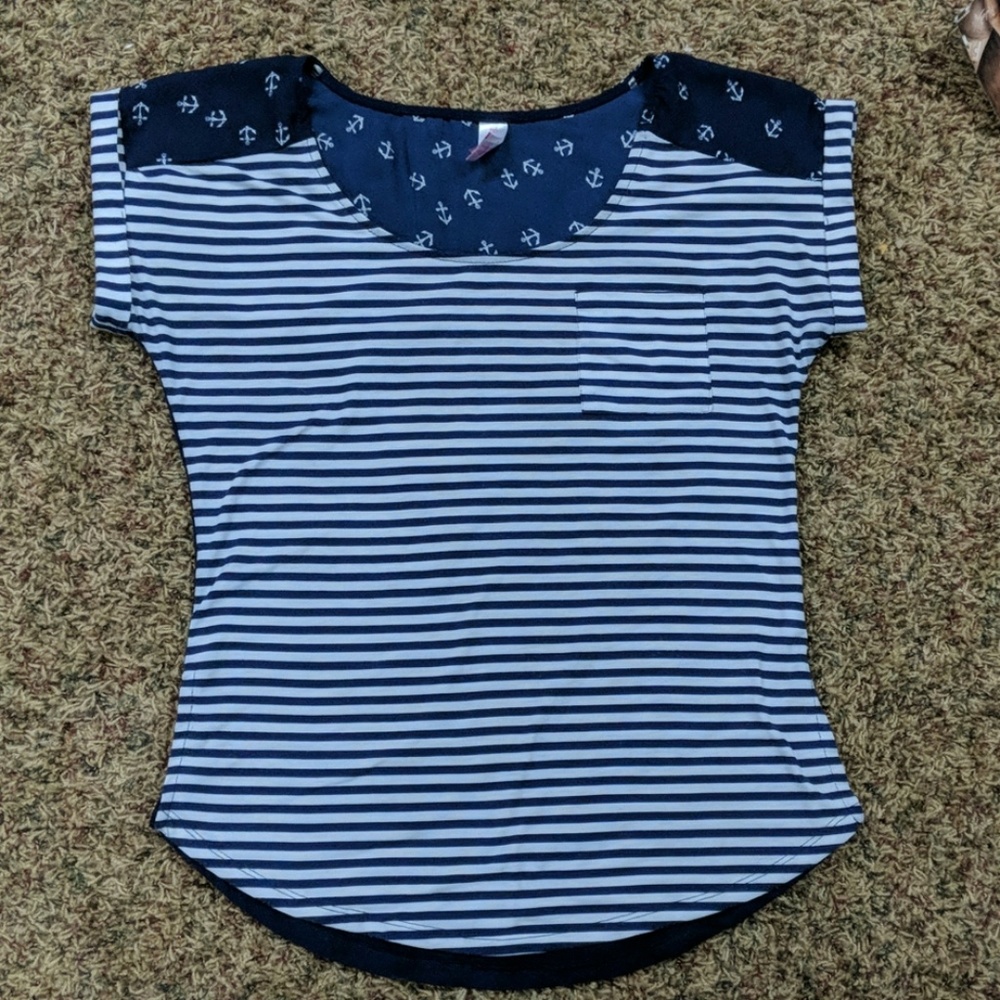 Short-sleeve shirt